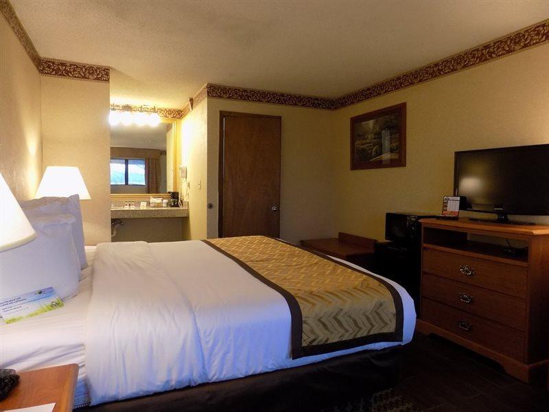 Days Inn & Suites By Wyndham Monroe Zewnętrze zdjęcie