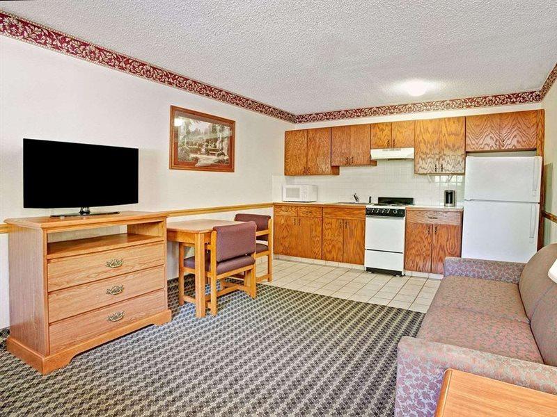 Days Inn & Suites By Wyndham Monroe Zewnętrze zdjęcie