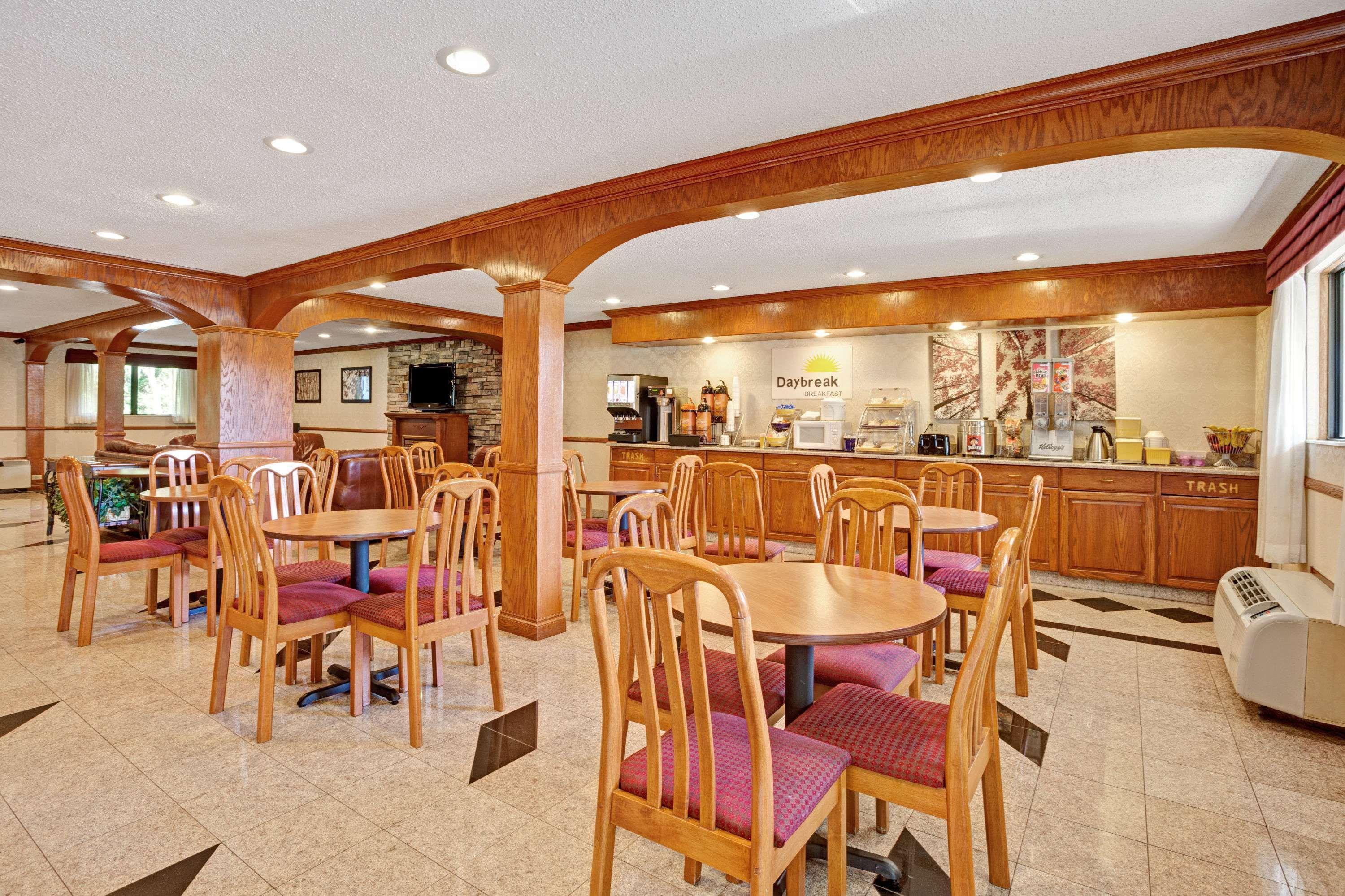 Days Inn & Suites By Wyndham Monroe Zewnętrze zdjęcie