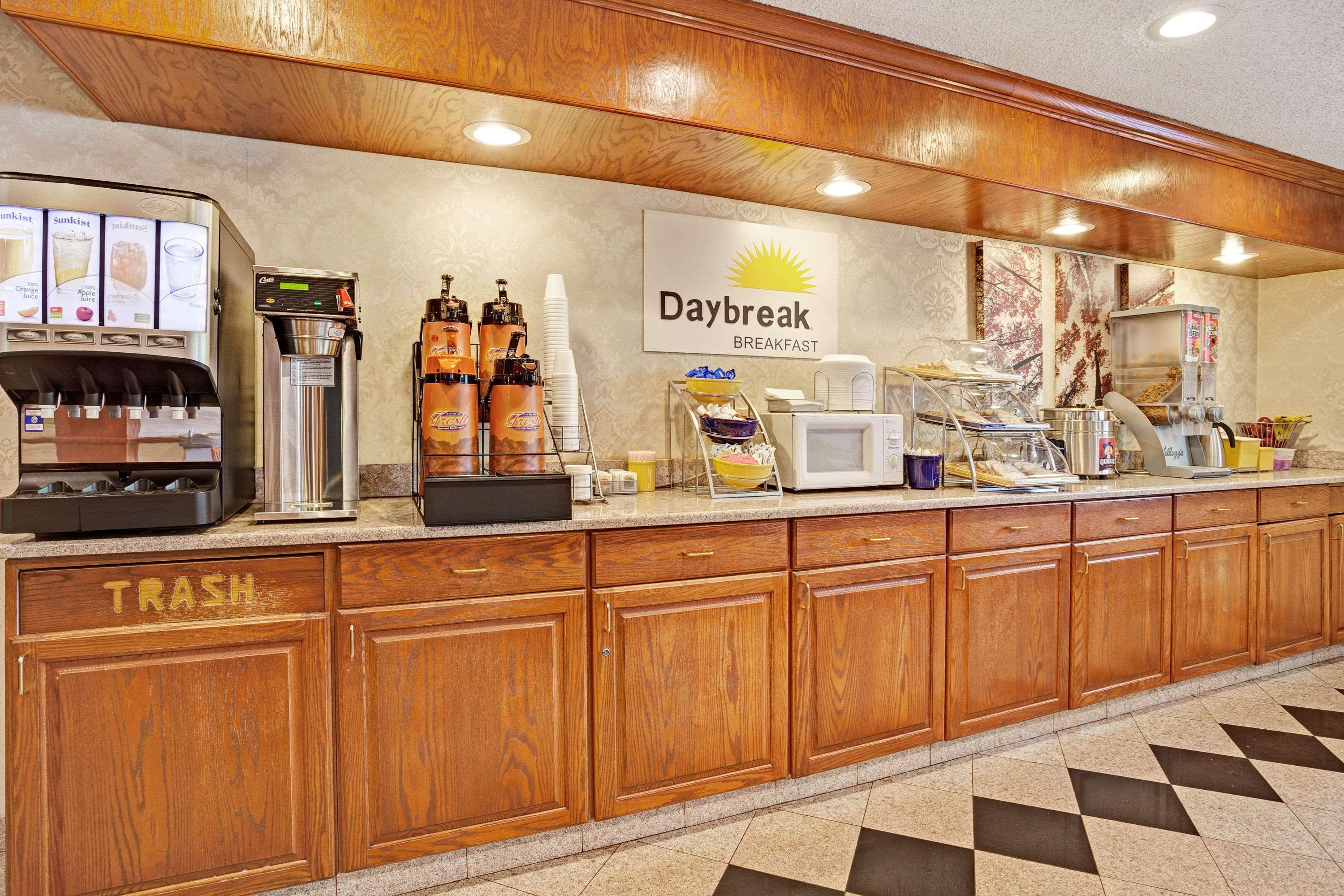 Days Inn & Suites By Wyndham Monroe Zewnętrze zdjęcie