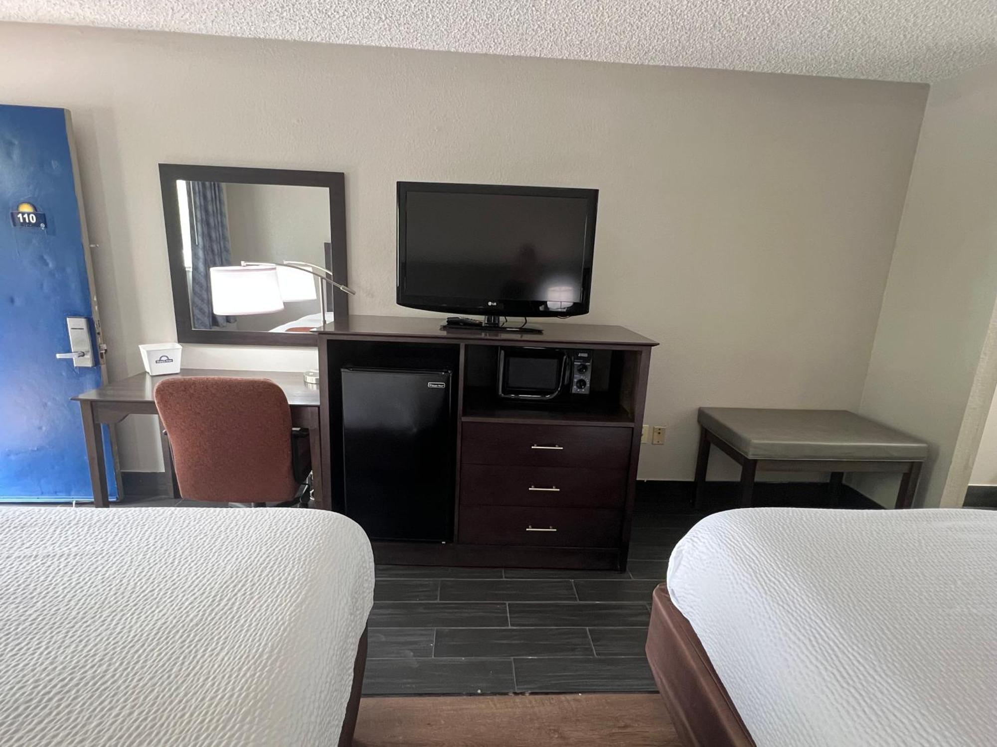 Days Inn & Suites By Wyndham Monroe Zewnętrze zdjęcie