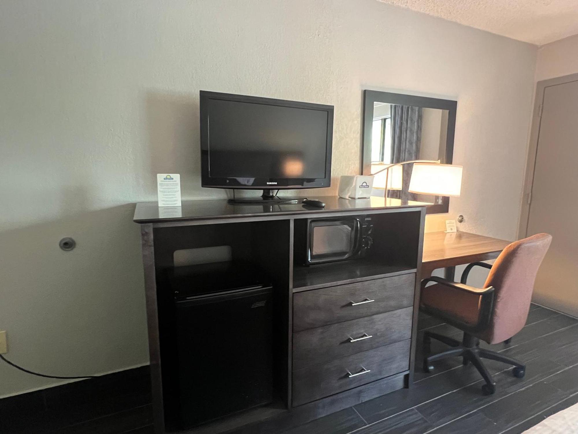 Days Inn & Suites By Wyndham Monroe Zewnętrze zdjęcie