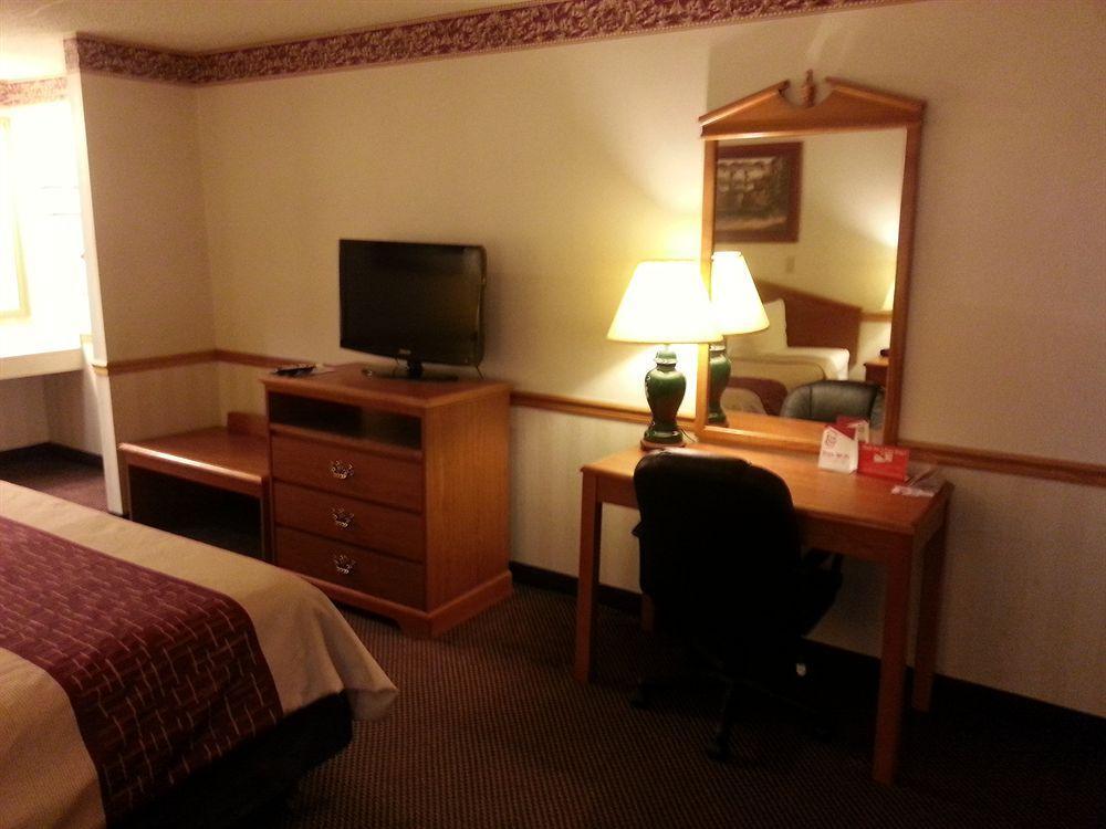Days Inn & Suites By Wyndham Monroe Zewnętrze zdjęcie