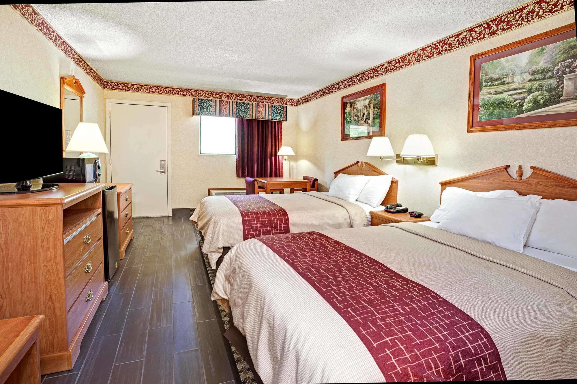 Days Inn & Suites By Wyndham Monroe Zewnętrze zdjęcie