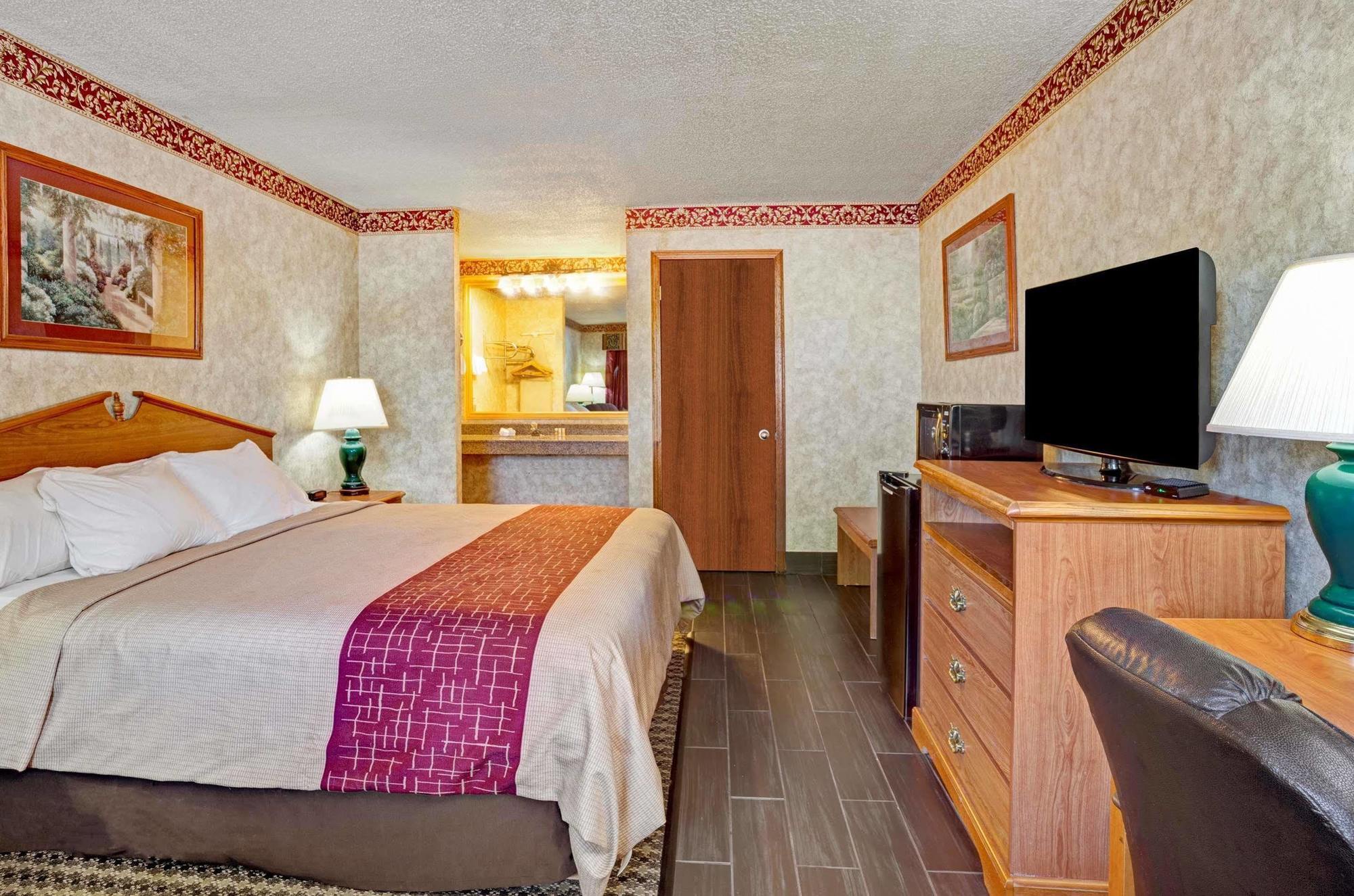 Days Inn & Suites By Wyndham Monroe Zewnętrze zdjęcie