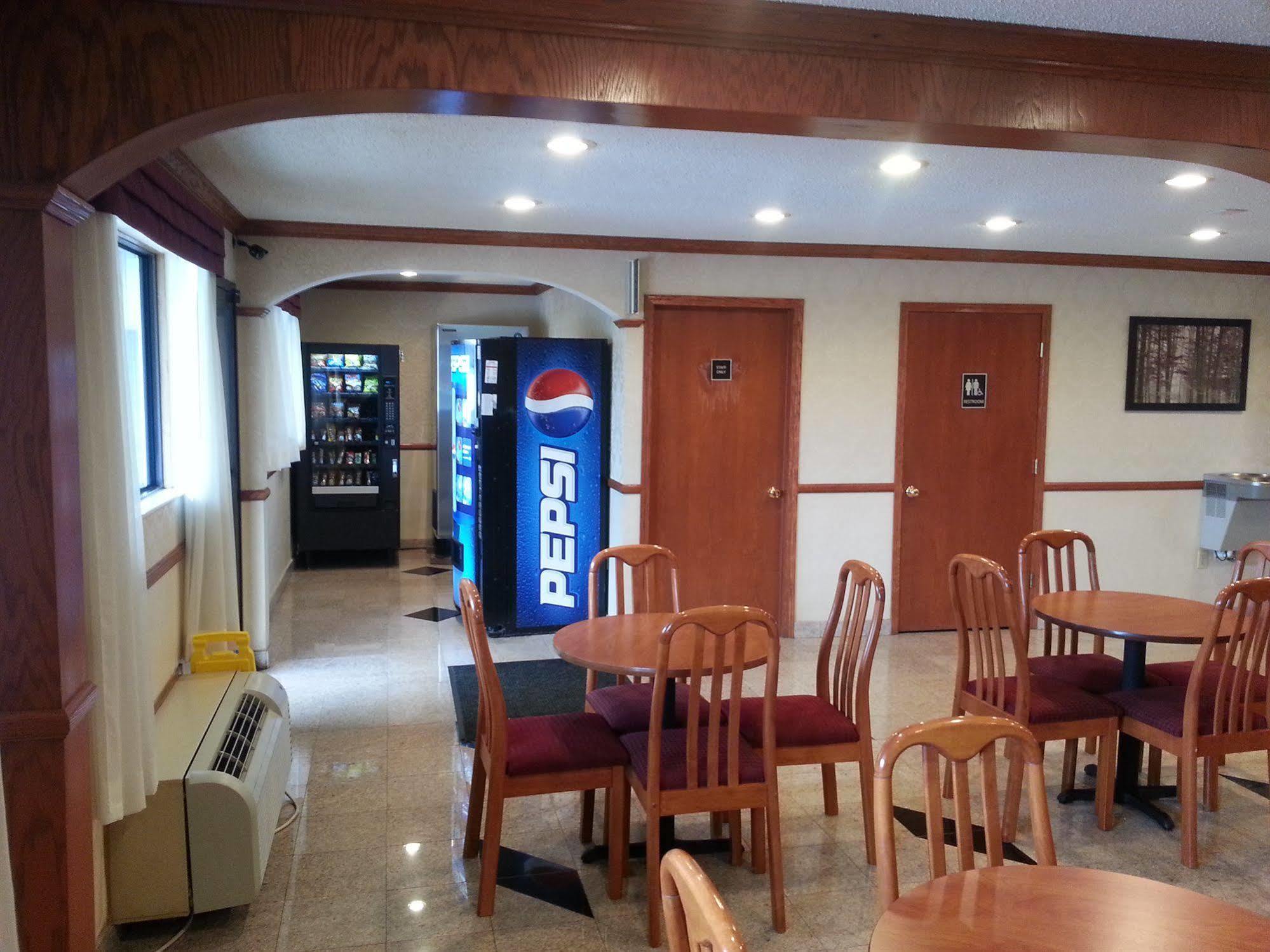 Days Inn & Suites By Wyndham Monroe Zewnętrze zdjęcie