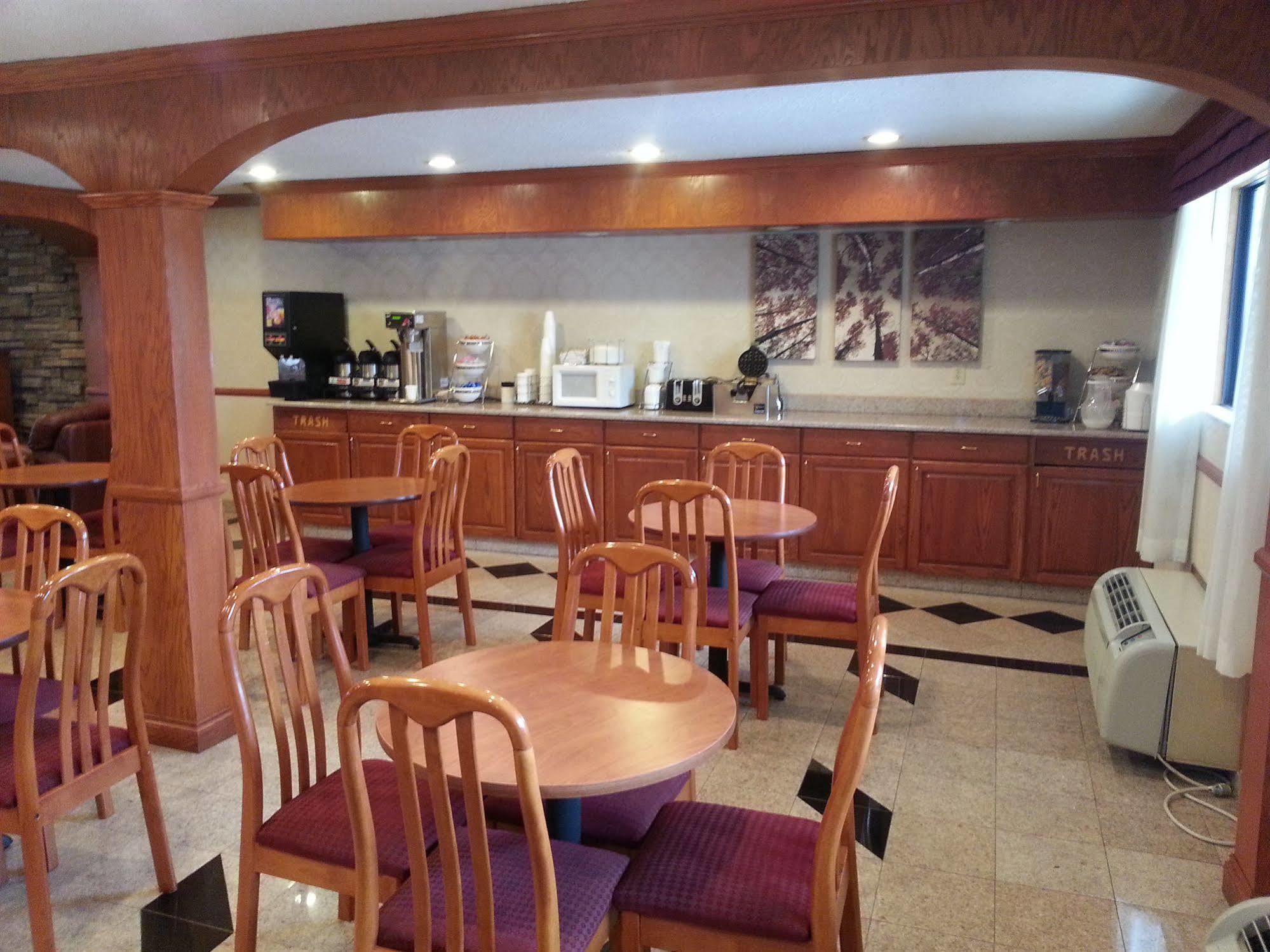 Days Inn & Suites By Wyndham Monroe Zewnętrze zdjęcie